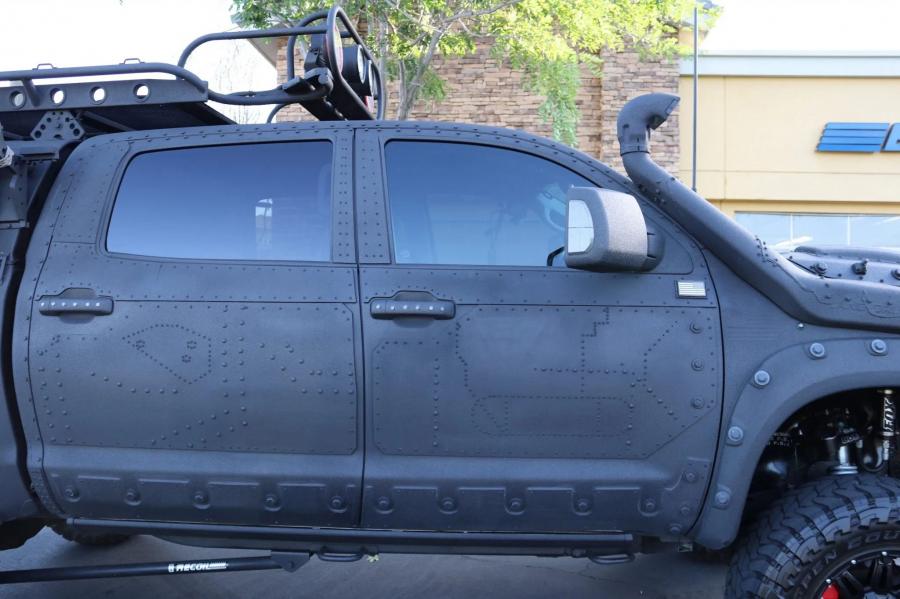 Детали экстерьера Toyota Tundra CrewMax 4x4 Zombie Apocalypse 2013 года  (фото 124 из 461)